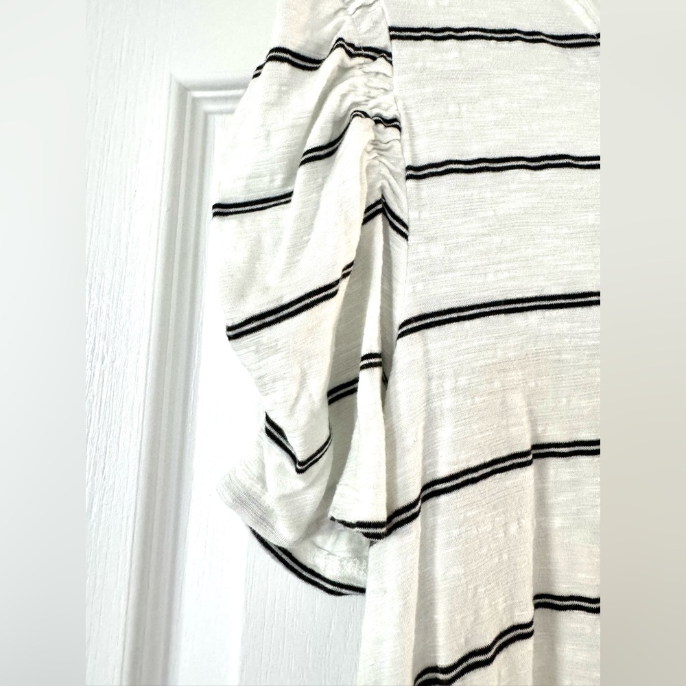 Green Envelope Black and White Striped Short Sleeve Top w/ Puffy Sleeves Medium - Picture 3 of 4